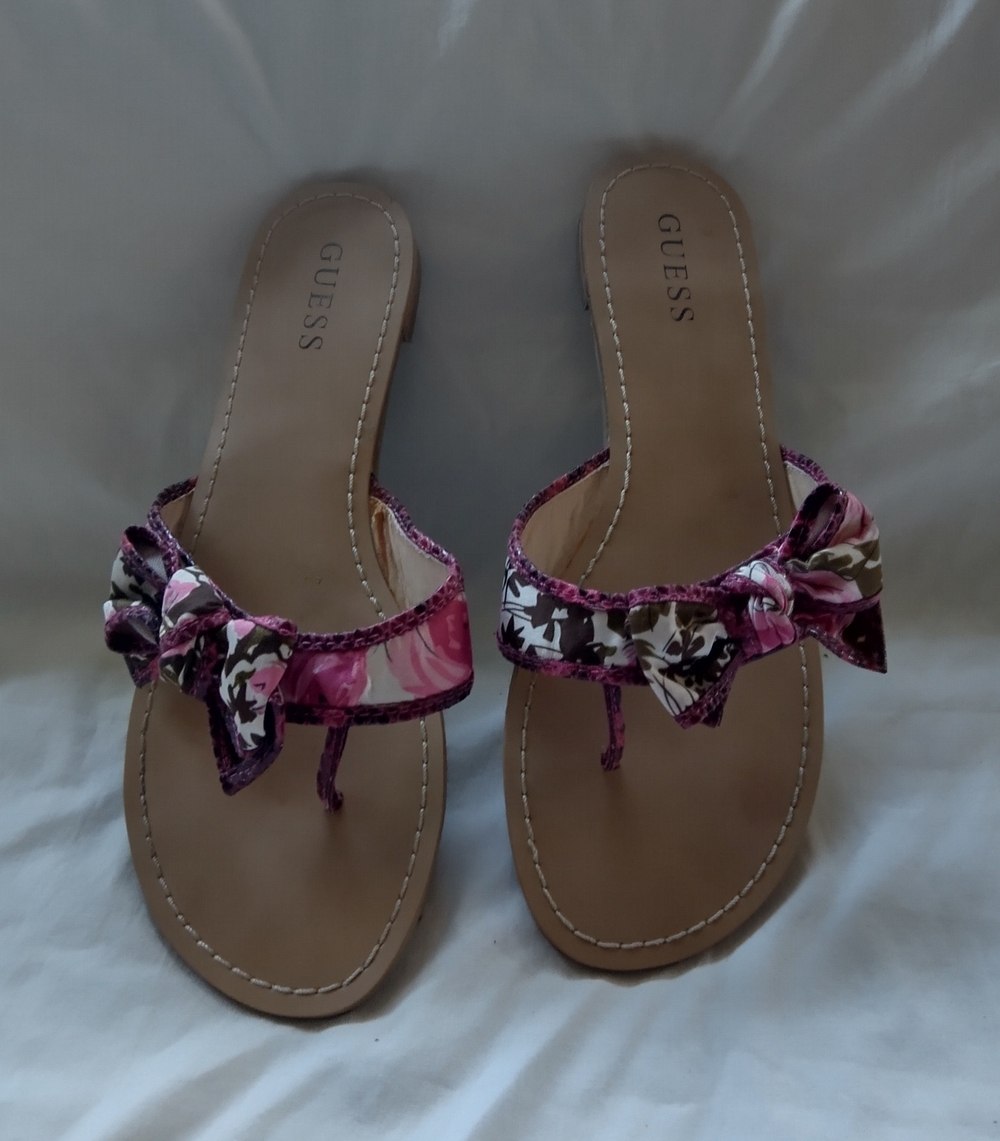 GUESS Pink Fabric Floral Bow Toe-Post Sandals with Faux Snakeskin Edge Trim
